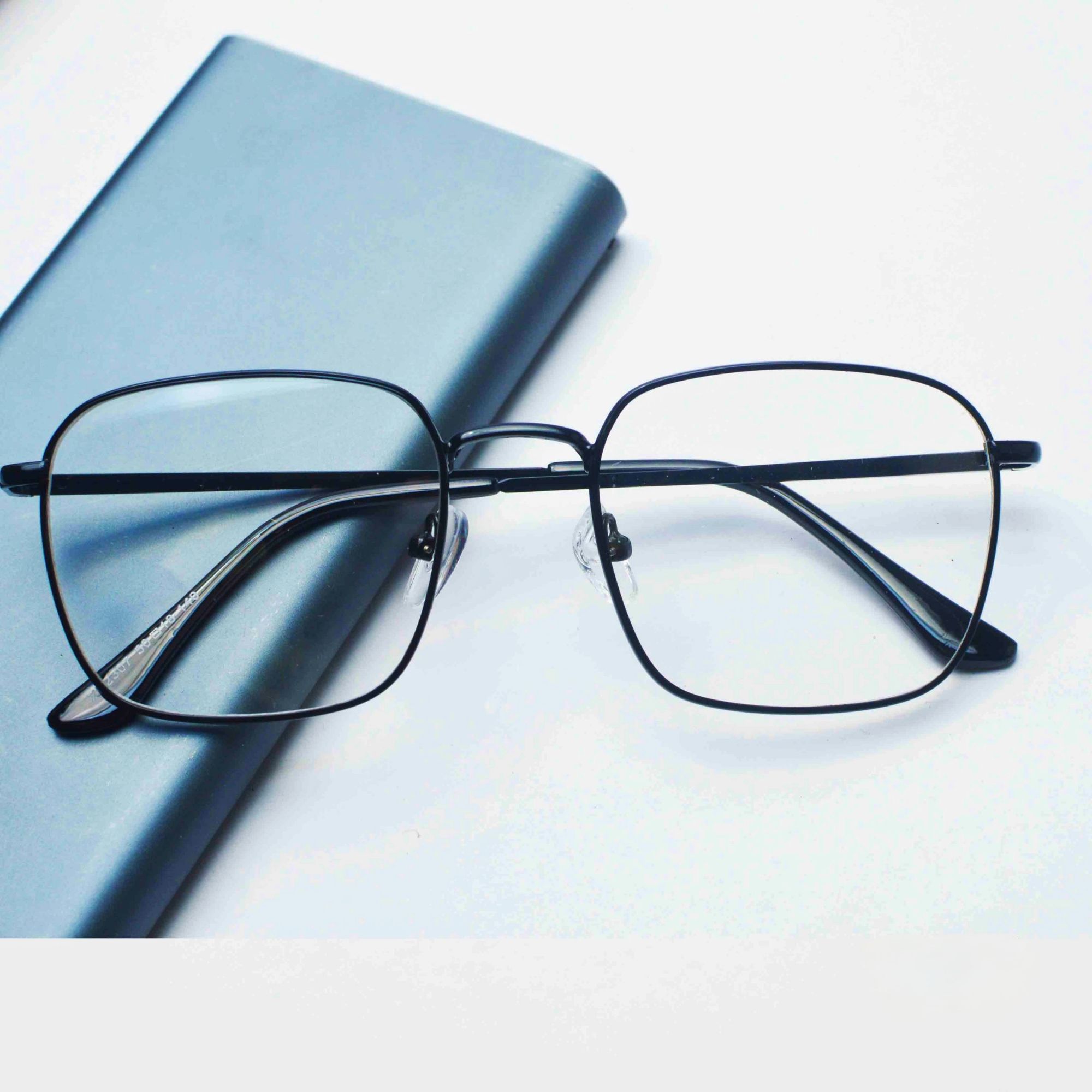 Eyewear Black Metal Square Shaped Retro Classic Glass Frame Men Women Spectacle Frame Reading glass Unisex Optical Eyewear